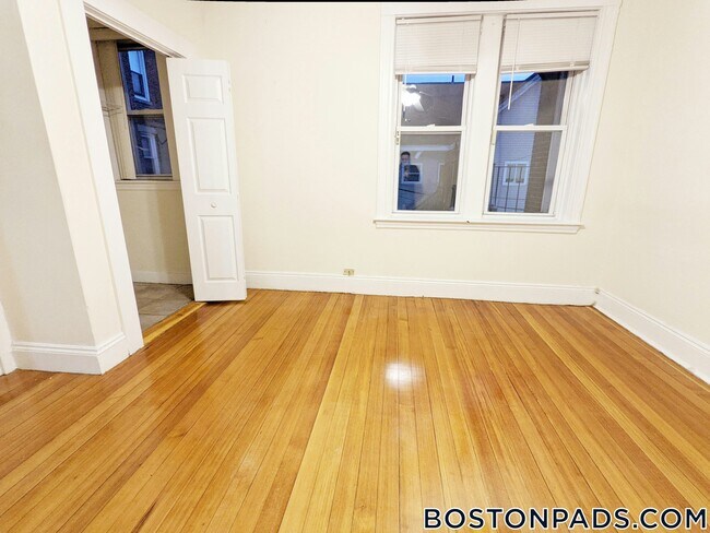 Building Photo - 520 Cambridge St