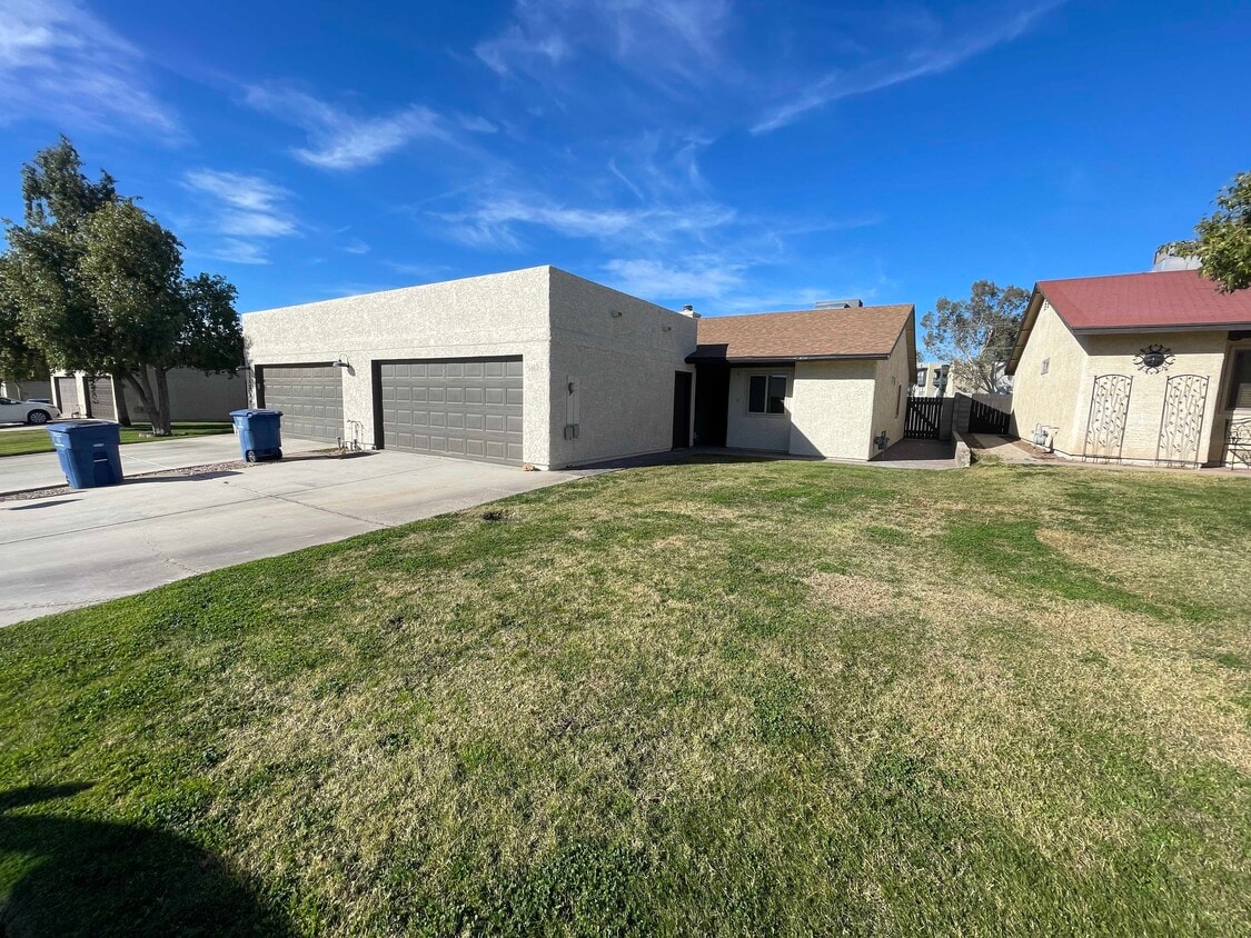 Primary Photo - 1462 W 12th Ln