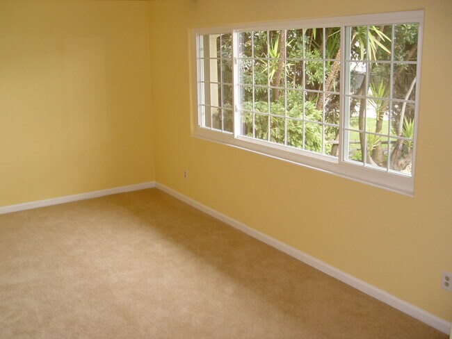 Building Photo - 123 Corrinne Ct