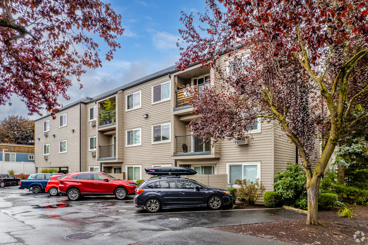 Primary Photo - Upper Division Apartments