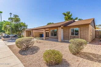 Building Photo - 502 E Sequoia Dr