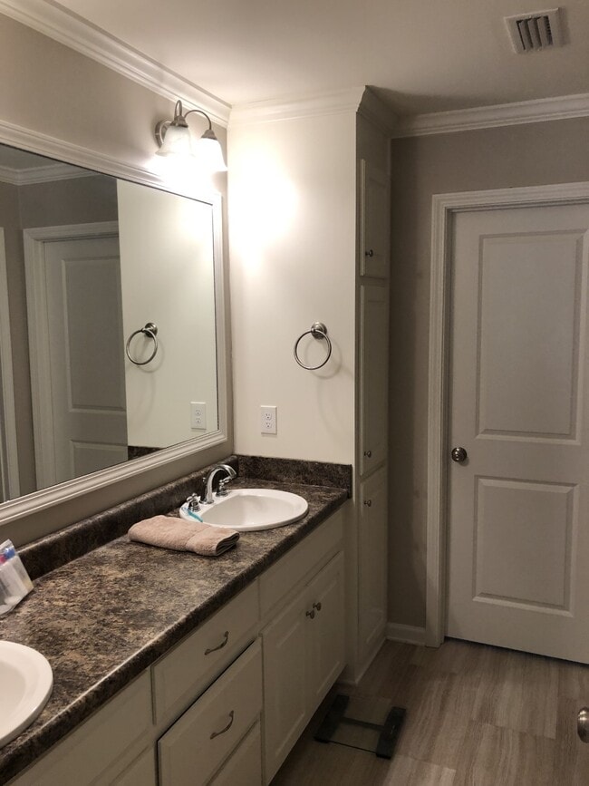 Building Photo - 202 Sprucepine Rd