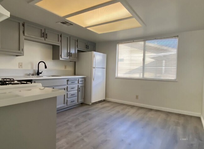 Foto del edificio - 1016 W Atkins Ave