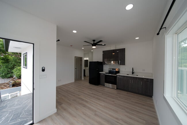 Building Photo - 98-352 Pono St