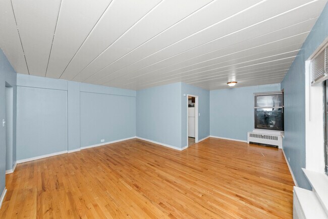 Building Photo - 1360 W Touhy Ave
