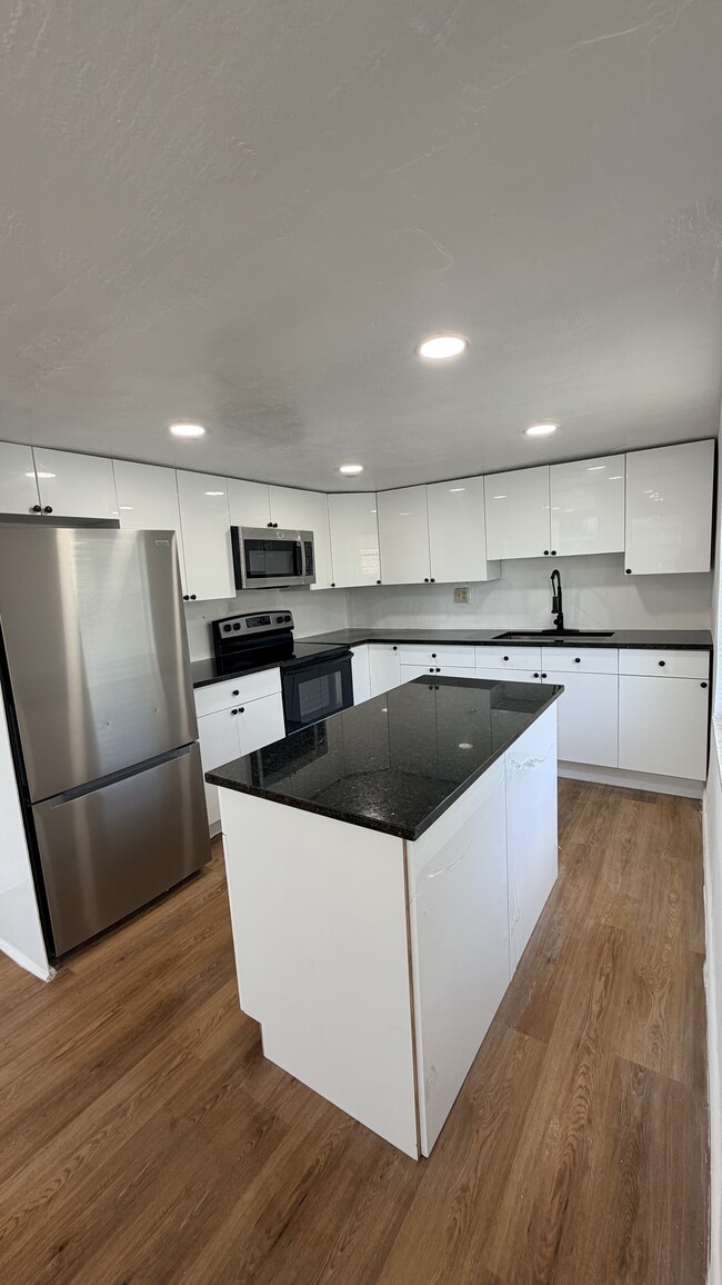 Foto del edificio - 414 Phippen Waiters Rd