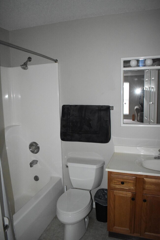 Building Photo - 3011 Bluff Ridge Dr