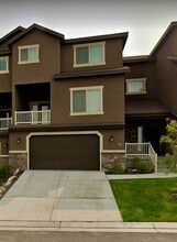 Building Photo - 789 S Aspen Pl