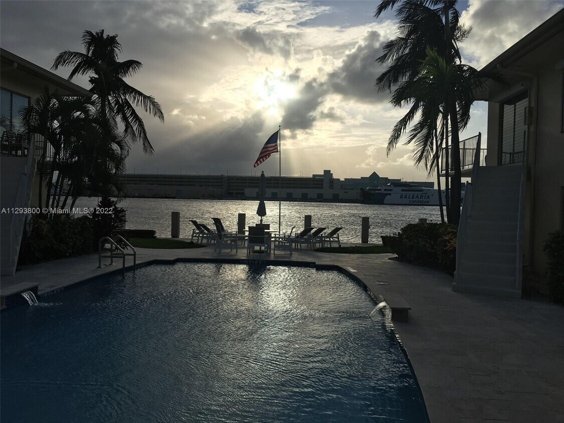 Fort Lauderdale, 
                        , –