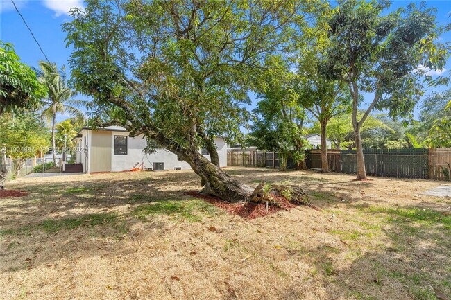 Foto del edificio - 220 NW 134th St