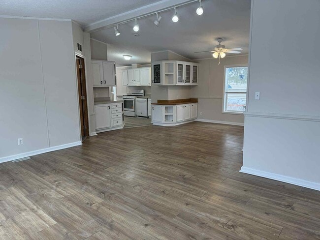 Building Photo - 2020 Marmoor Dr