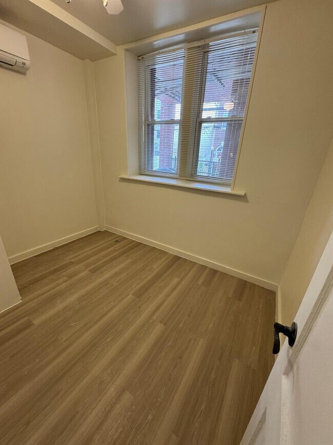 Foto del edificio - 757 E 213th St