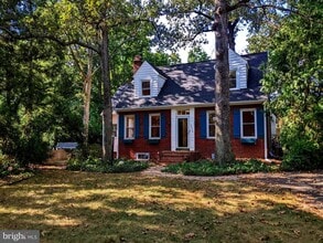 Building Photo - 5900 Valley View Dr