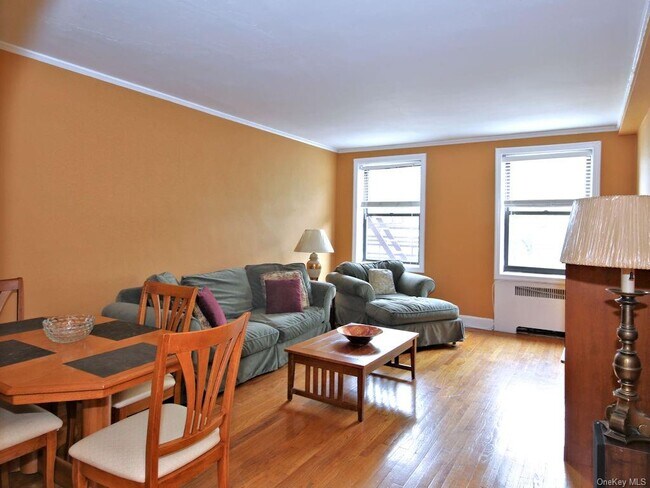 Building Photo - 114 Larchmont Acres