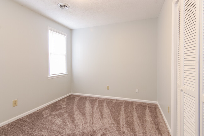 Building Photo - 3 Bedroom Columbia Home