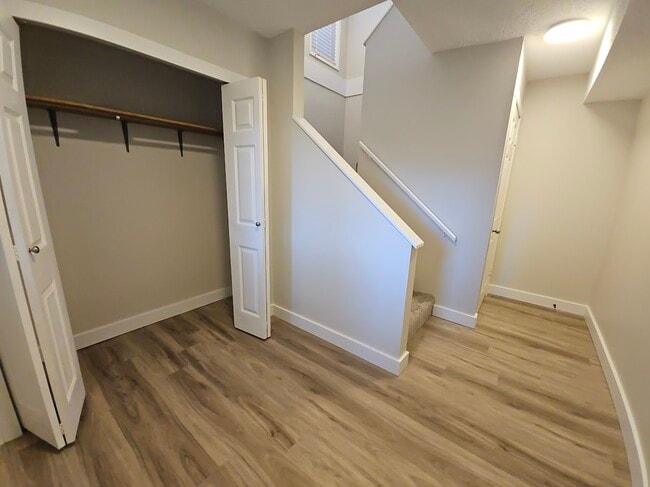 Photo du bâtiment - 9705 McNaught Rd