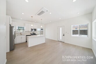 Building Photo - 1513 S Hayworth Ave