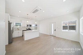 Building Photo - 1513 S Hayworth Ave