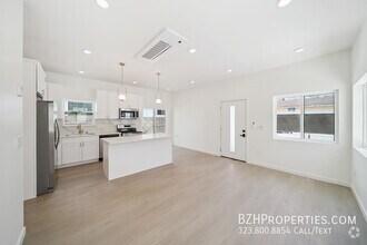 Building Photo - 1513 S Hayworth Ave