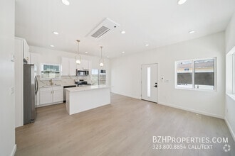 Building Photo - 1513 S Hayworth Ave