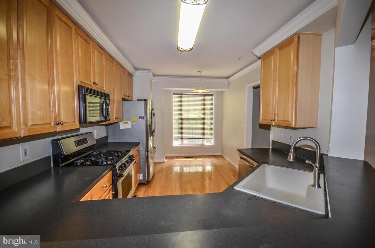 Foto principal - 8860 Ashgrove House Ln