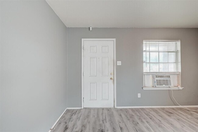 Building Photo - 13518 Woodring Ct