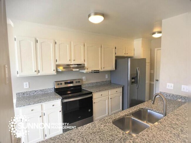 Building Photo - Remodeled 3BR Ranch with Huge Fenced Yard!