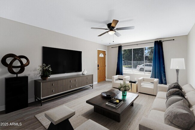 Foto del edificio - 110 W Del Rio Dr