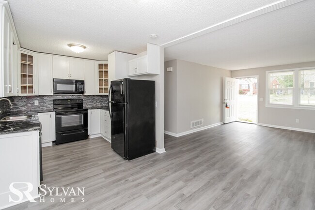 Building Photo - Come home to this adorable 3BR 1BA home