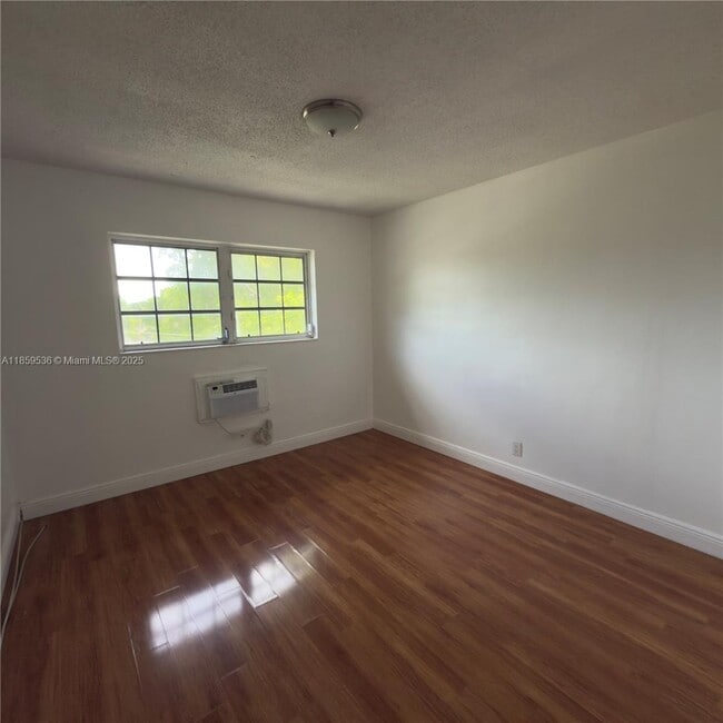 Building Photo - 6580 Santona St