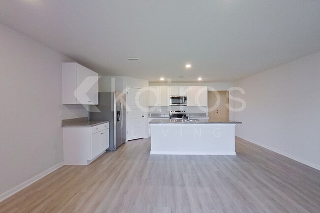 Building Photo - 130 Metalmark Dr