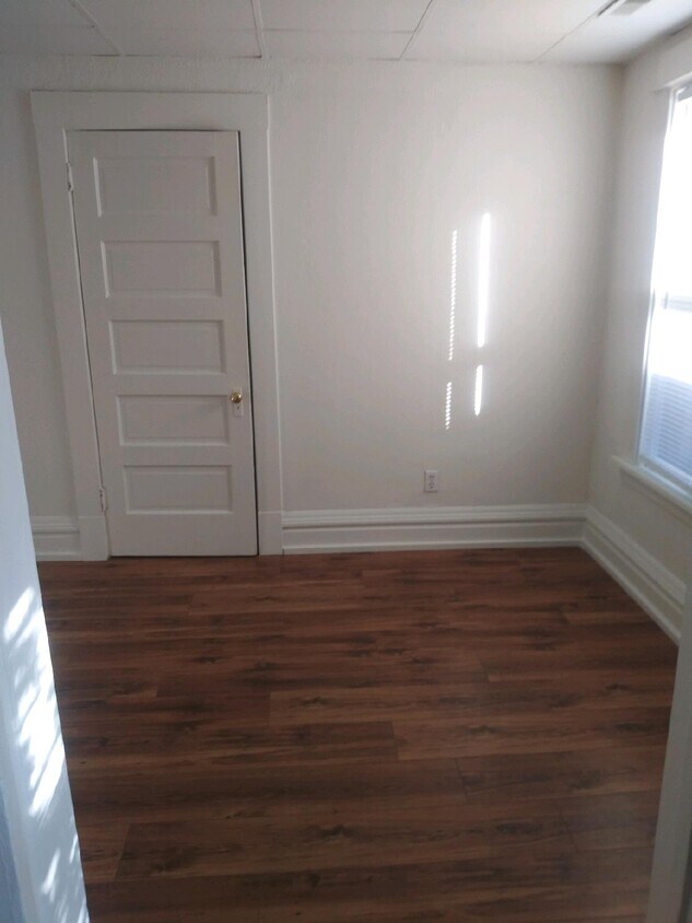 Primary Photo - 229 W Walnut St
