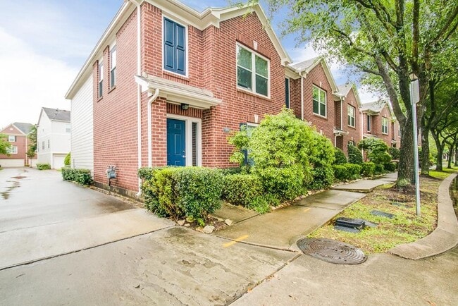 Building Photo - Charming Townhome near Memorial Park!