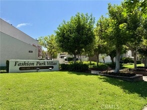 Building Photo - 594 W Huntington Dr