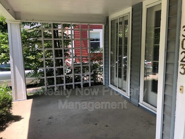 Building Photo - 3025 Somerton Rd