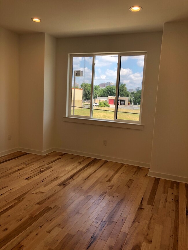 Foto del edificio - 3048 Titan St