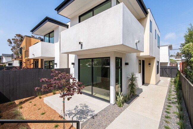 Foto del edificio - Luxury Living in the Heart of Downtown Encinitas