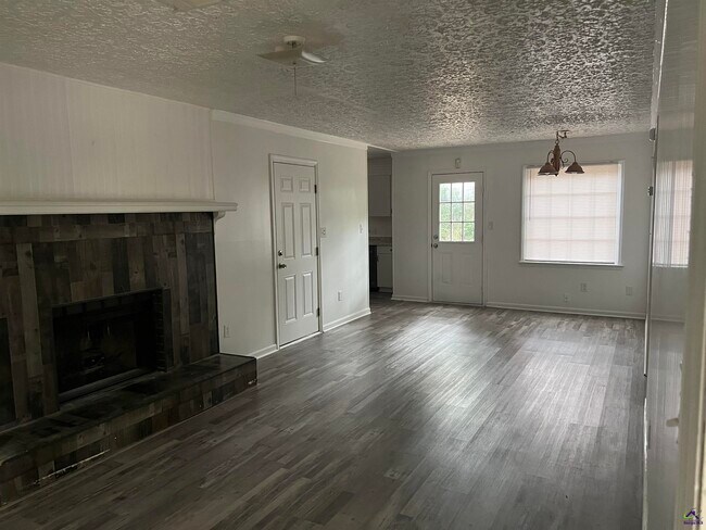 Building Photo - 100 Grove Ln