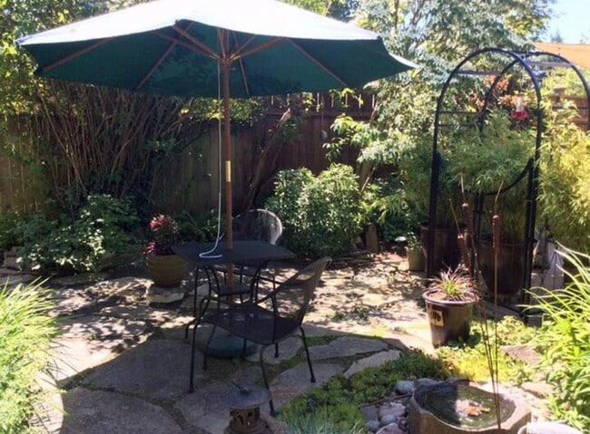 Shaded garden seating for warm summer days - 445 S 4th St