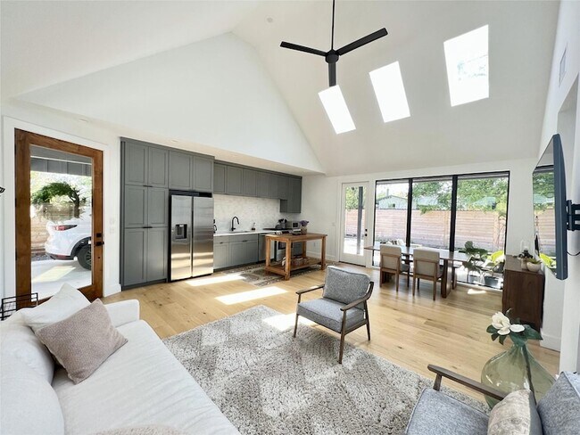 Foto del edificio - 7809 Mullen Dr