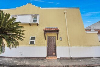 Building Photo - 2744 Briarhurst Dr