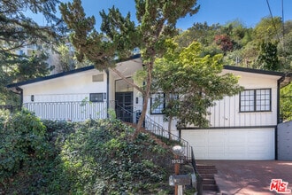 Building Photo - 10120 Cielo Dr