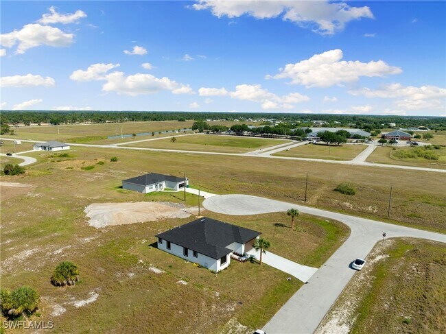 Building Photo - 9025 N Indio Cir