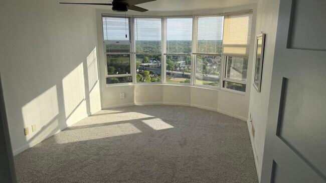 Foto del edificio - 2525 S Shore Dr