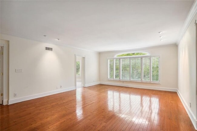 Building Photo - 3638 Peachtree Rd