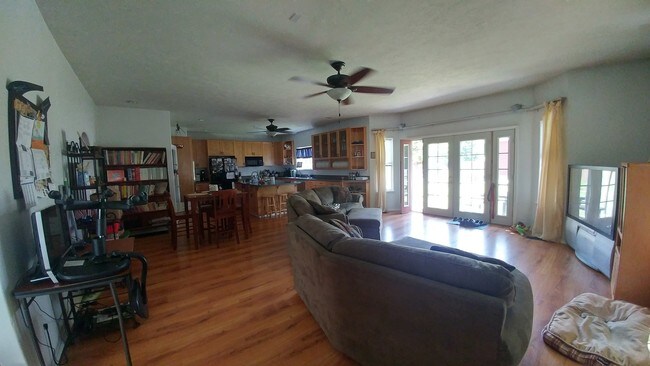 Foto del edificio - 7132 N Jordan Ave