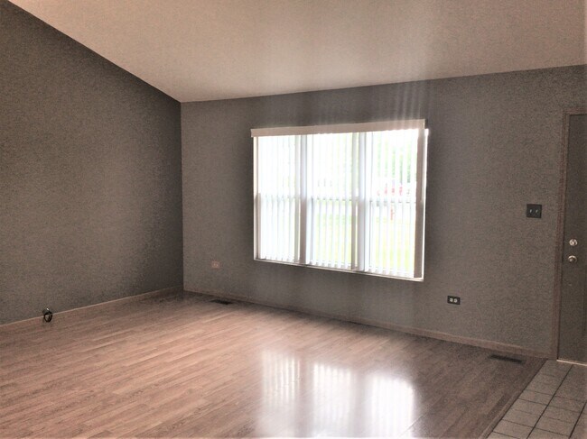 Foto del edificio - 898 Cottonwood Dr