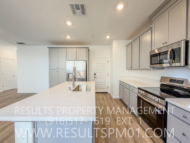 Foto del edificio - Brand new 3 Bedroom home. Wonderful amenities!