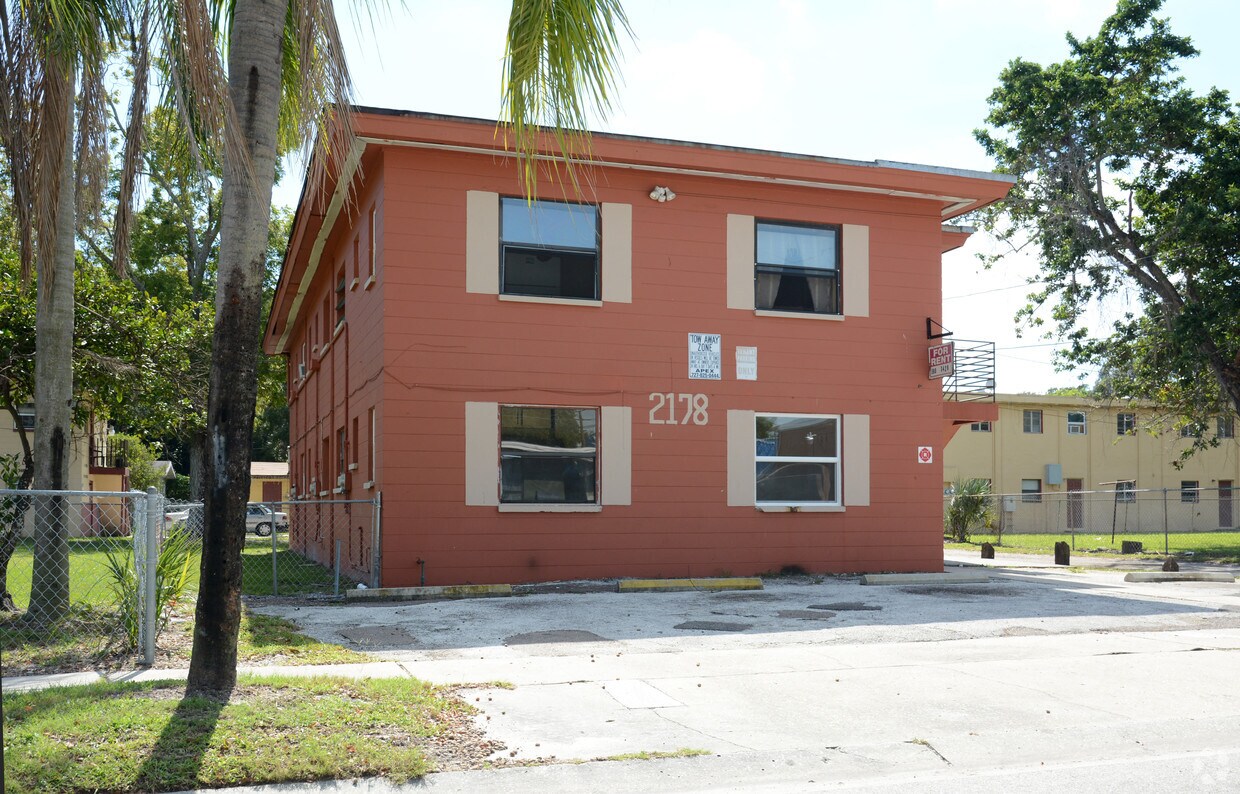 Primary Photo - 2178 Oakley Ave S