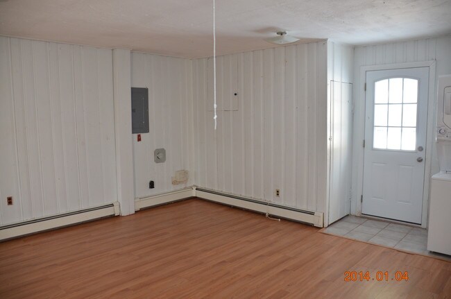 Family room - 7 Brookdale Rd